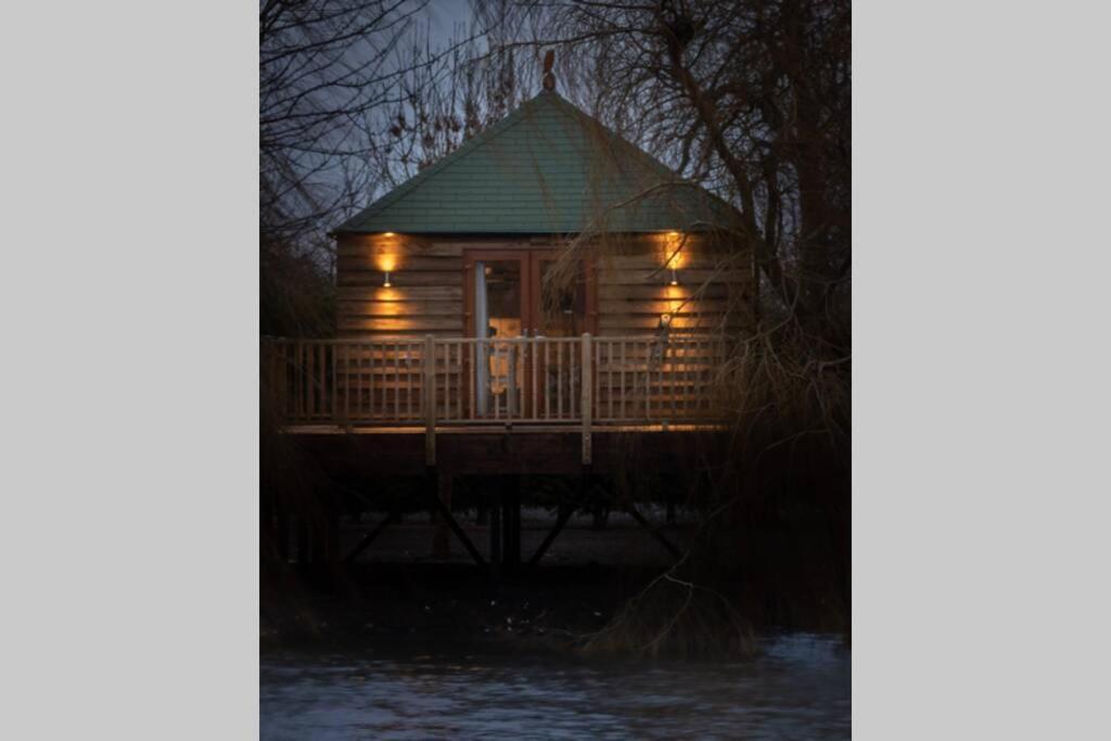 The Treehouse - Sleeps 4 Villa Old Leake Dış mekan fotoğraf